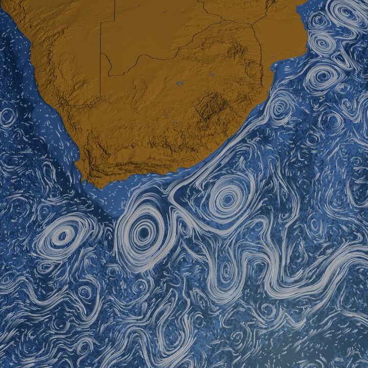 Courants de surface de l'océan au large de l'Afrique du Sud : des filets blancs dessinent des tourbillons sur un océan bleu, à côté du continent ocre.